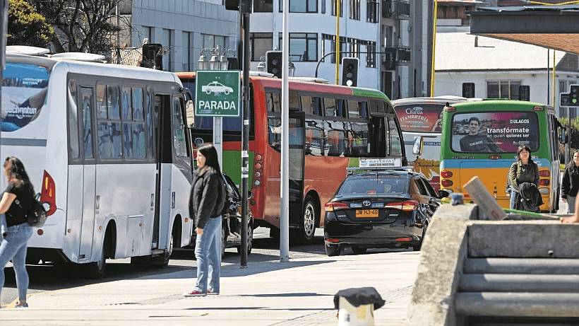 USUARIOS DEL TRANSPORTE PÚBLICO RECHAZAN NUEVA ALZA DE PASAJES EN PUERTO MONTT Y CUESTIONAN CRITERIO TARIFARIO EN REGIONES